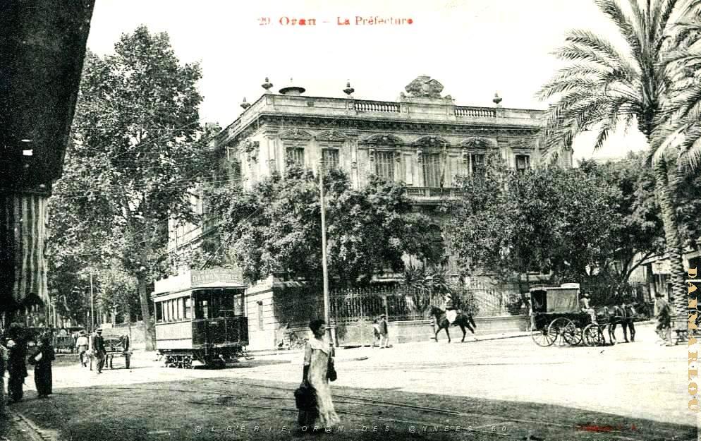 MH b- 111- Place Kleber et prefecture.jpg
